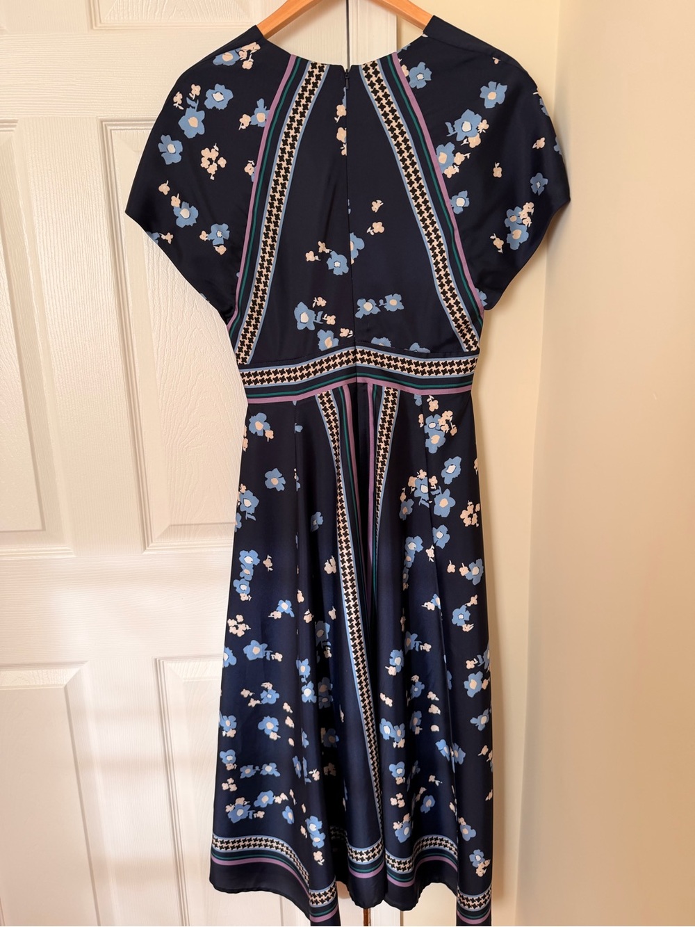 Lela Rose Navy Multi V-Neck Button Front Midi Dress - Picture 8 of 10